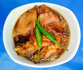 gekochtes-schweinebein-in-bang-rak-bangkok-thailand.jpg?b=1&s=170x170&k=20&c=nQYYvkXQJ1uSohFTgI56NudK_i5aD3rfq2G0FpnjIZM=