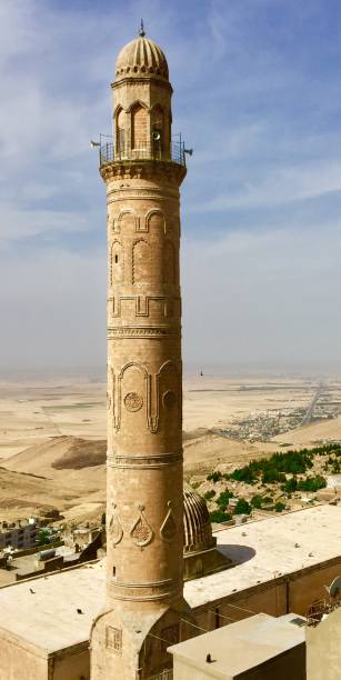 Turkey's Southeastern Anatolia Mardin Assyrian stone building Artukids Aramaic Syriac Aramaic Assyrians, Sumerians Christians in Turkey, Mardin Mesopotamian civilization, culture, religions Plain stone minaret mosque old stone houses historic Grand Mosque turquía del sureste de anatolia mardin edificio de piedra asiria artukids arameo sábaco arameo asirios, sumerios cristianos en turquía, mardin mesopotámico civilización, cultura, religiones mezquita minaret de piedra lisa antiguas casas de piedra hist