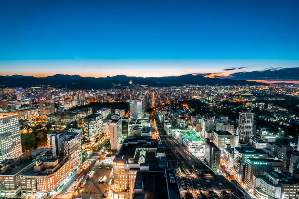 札幌夜景、日本市スカイライン - 北海道 札幌 道路 ハイアングル ストックフォトと画像