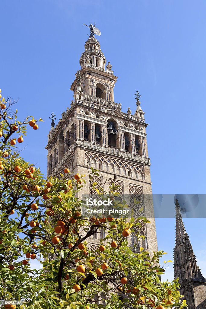 La famosa Catedral de Sevilla en Andalucía, España. - Foto de stock de Aire libre libre de derechos