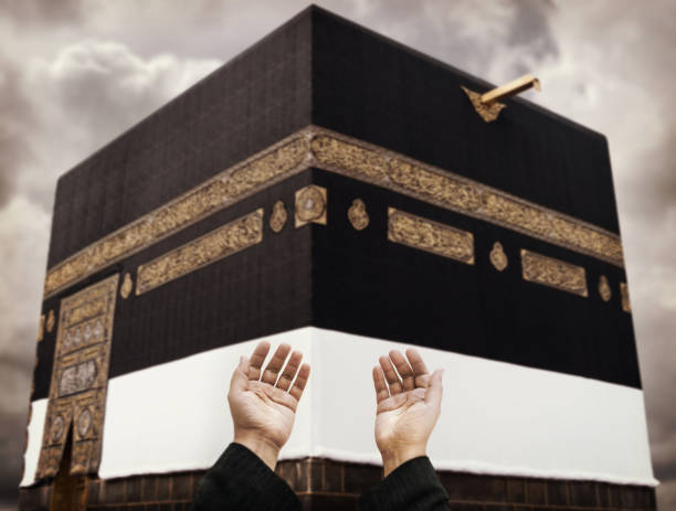 Makkah Kaaba Hajj Muçulmanos, mãos orando - foto de acervo
