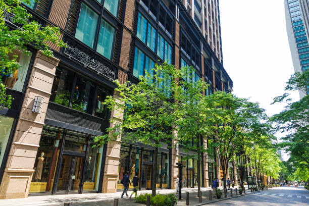 Shooting of Marunouchi office street in early summer