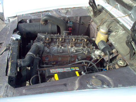 Peugeot 404 engine compartment