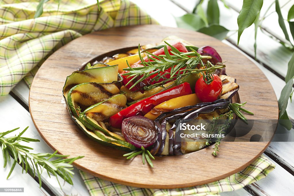 Grillowane warzywa - Zbiór zdjęć royalty-free (Bakłażan)