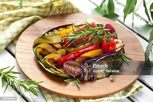 Grillowane Warzywa - zdjęcia stockowe i więcej obrazów Bakłażan - Bakłażan, Barbecue, Bez ludzi
