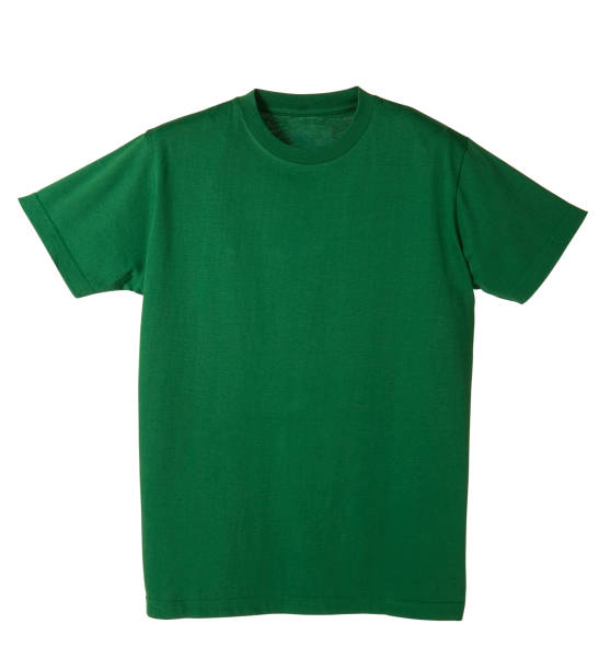 зеленая футболка изолирована на белом фоне - green t shirt стоковые фото и изображения