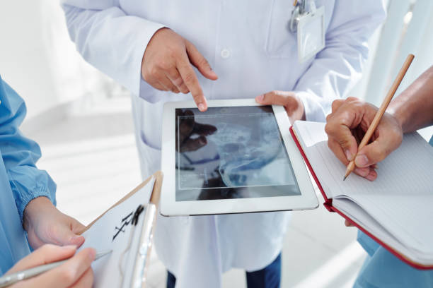 istock Medical workers discussing head x-ray 1209887915