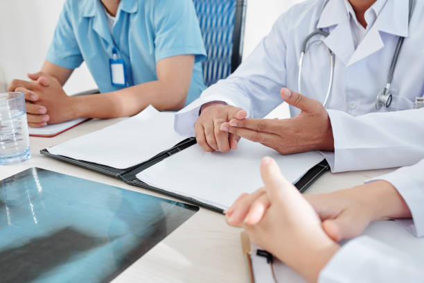 istock Urgent meeting of doctors 1209888275