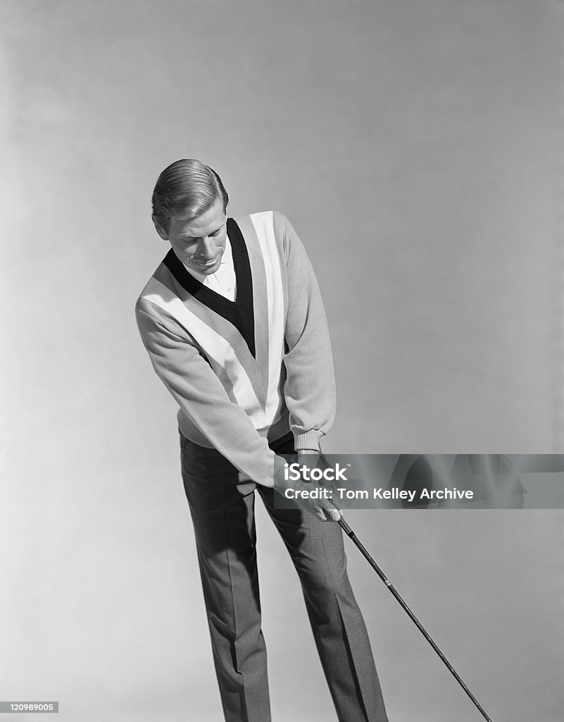 Homme tenant golf club - Photo de D'archive libre de droits