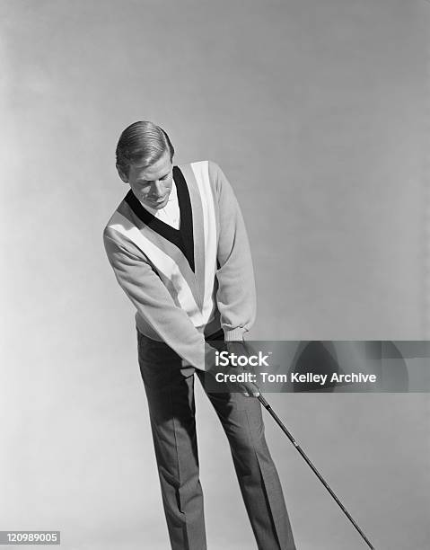 Photo libre de droit de Homme Tenant Golf Club banque d'images et plus d'images libres de droit de D'archive - D'archive, Golf, Image en noir et blanc