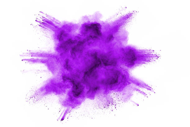 白い背景に爆発する紫色の粉のフリーズモーション。 - ink splattered paint spray ストックフォトと画像