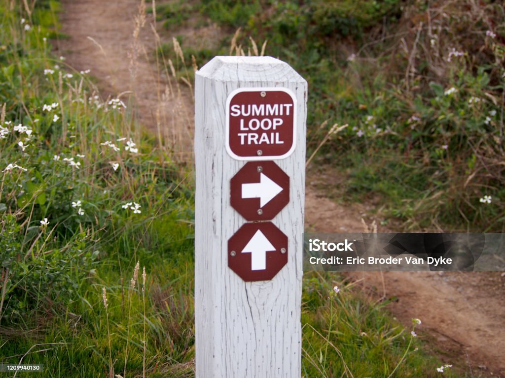 Trail Sign Loop. Image Summit Loop Trail Sign Stock Photo - Download Image Now - Daly City ...