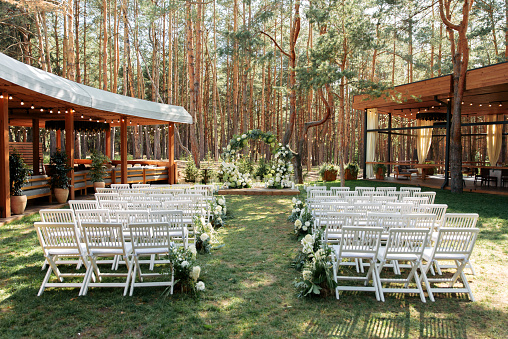 Ceremonia de boda al aire libre en el verano photo