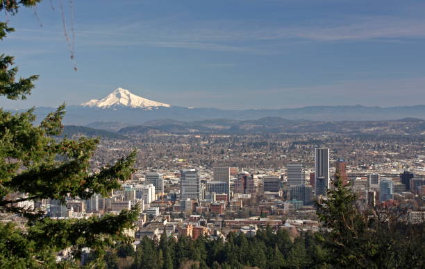 istock Overlooking Mt. Hood and Portland, Oregon 120996848