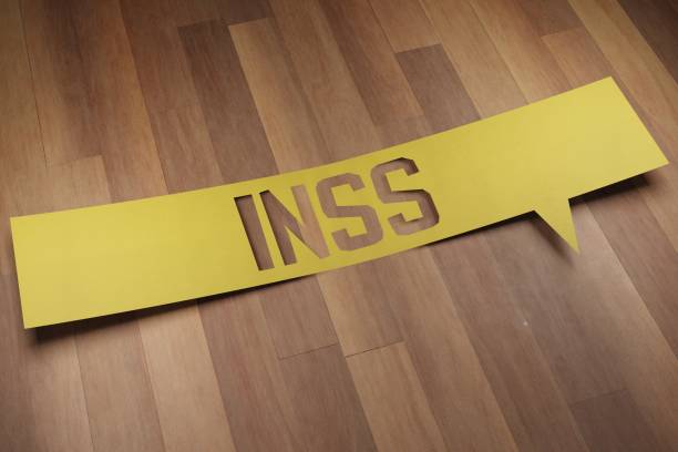 banner with the word "inss" in speech bubble. 3d render - titles imagens e fotografias de stock