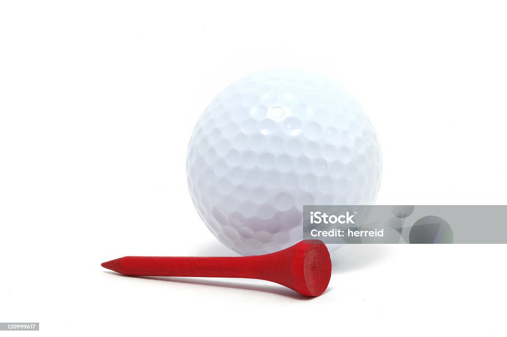 Pelota de Golf y rojo en T - Foto de stock de Recortable libre de derechos