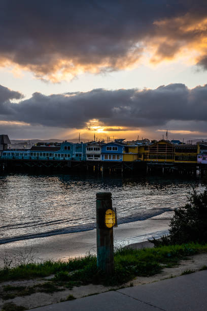 восход солнца со старой рыбацкой пристани - monterey california monterey county cannery row стоковые фото и изображения