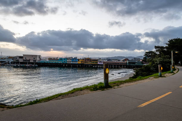 восход солнца со старой рыбацкой пристани - monterey california monterey county cannery row стоковые фото и изображения