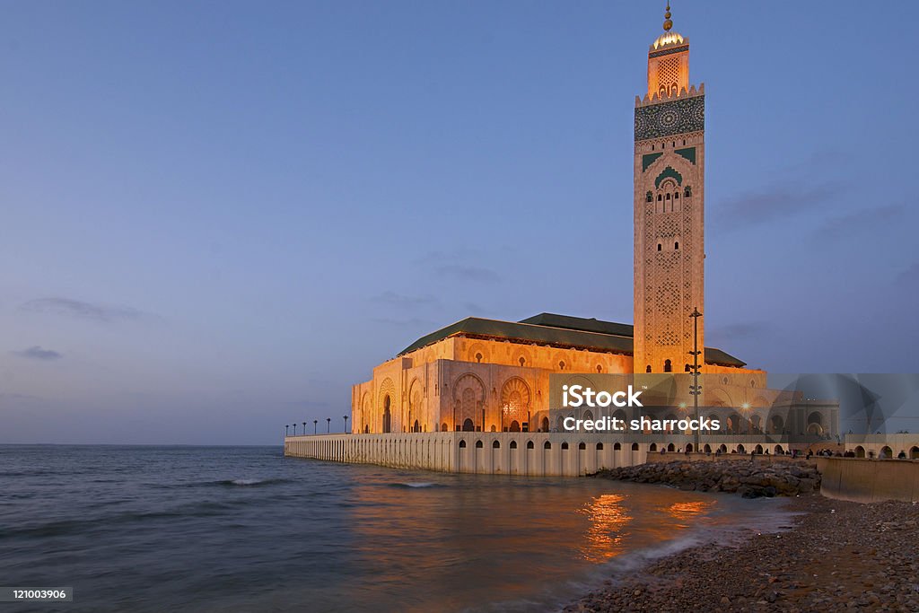 カサブランカのハッサン 2 世モスクの夕暮れ - モロッコ カサブランカのロイヤリティフリーストックフォト
