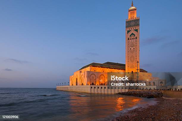カサブランカのハッサン 2 世モスクの夕暮れ - モロッコ カサブランカのストックフォトや画像を多数ご用意 - モロッコ カサブランカ, イスラム教, カラー画像