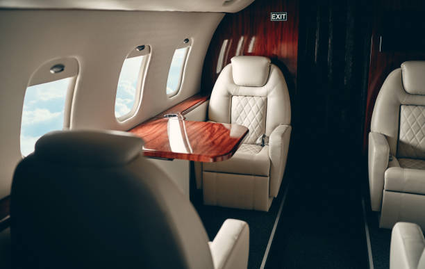 kabine des privatjets - vehicle interior corporate jet jet private airplane stock-fotos und bilder