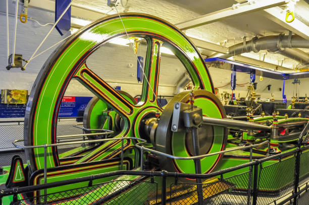 영국 런던, 런던, 교량 경간을 들어 올리는 타워 브리지 내부 의 엔진 - flywheel 뉴스 사진 이미지