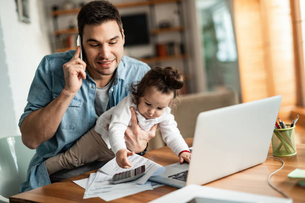 ได้โปรดอย่าทําให้รายงานของฉันยุ่งเหยิง! - multi tasking ภาพสต็อก ภาพถ่ายและรูปภาพปลอดค่าลิขสิทธิ์