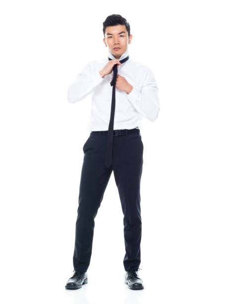 ネクタイを着て白い背景の前に立っている東アジアの民族男性ビジネスマン - 11250 ストックフォトと画像