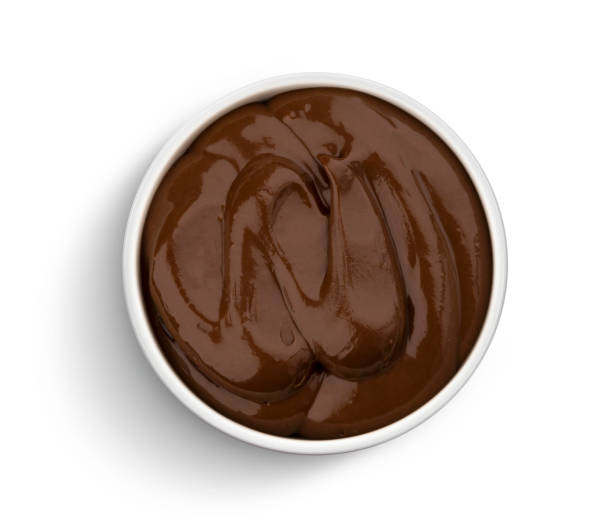 creme de chocolate isolado no fundo branco, vista superior - plate ingredient food chocolate - fotografias e filmes do acervo