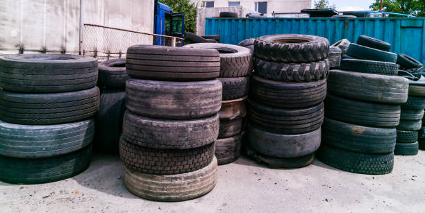 старые шины - old tire стоковые фото и изображения