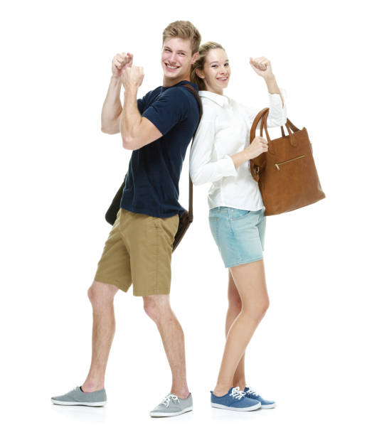 joven caucásico que están de espaldas a espaldas delante de fondo blanco usando cartera - bolsa y bolsa de sujeción - back to front fashion men male fotografías e imágenes de stock