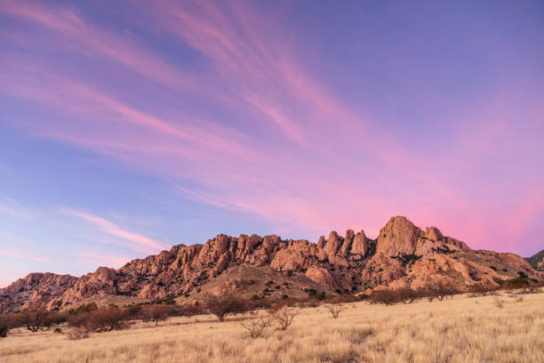 Dragoon Mountains southwest area at sunset The Dragoon Mountains are a range of mountains located in the Coronado National Forest, Cochise County, Arizona dragoon mountains photos stock pictures, royalty-free photos & images