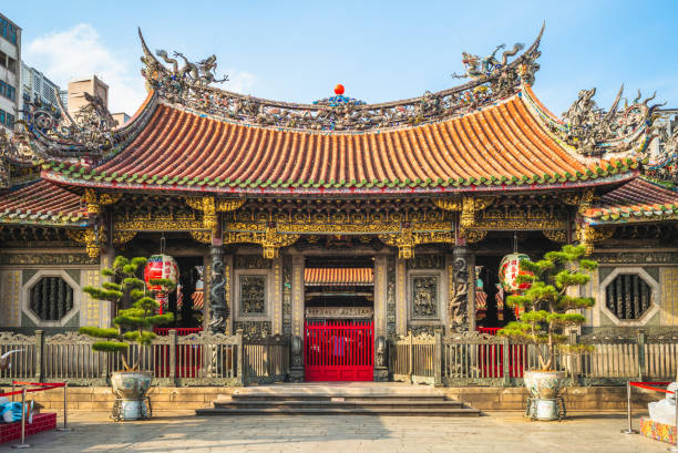 templo lungshan de manka - longshan - fotografias e filmes do acervo