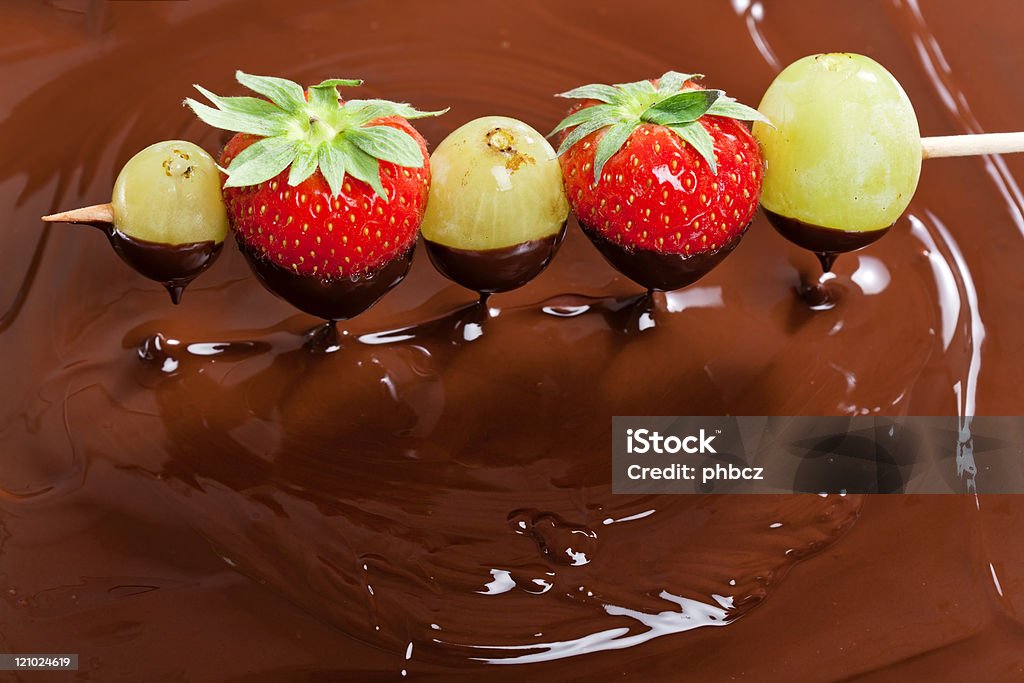 fondue au chocolat - Photo de Fraise libre de droits