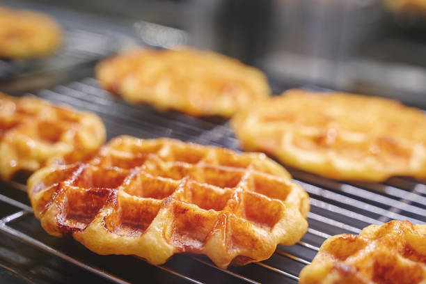 와플 디저트 - waffle waffled belgian waffle food 뉴스 사진 이미지