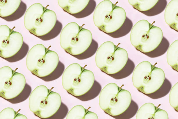 Green Apple Pattern on Pink Background Apple slices in a row on pink background green apple slice overhead stock pictures, royalty-free photos & images