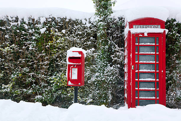 istock Red phonebox in the snow 121031564