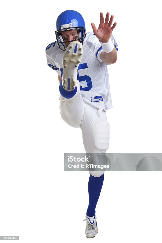 Американский футбол игрок с мячом - Стоковые фото Начальный удар роялти-фри