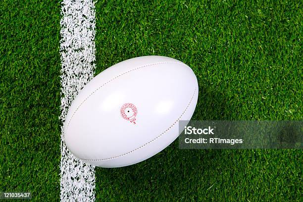 Whiterugbyball In A Grass Field Aufnahme Von Oben Stockfoto und mehr Bilder von Rugbyball