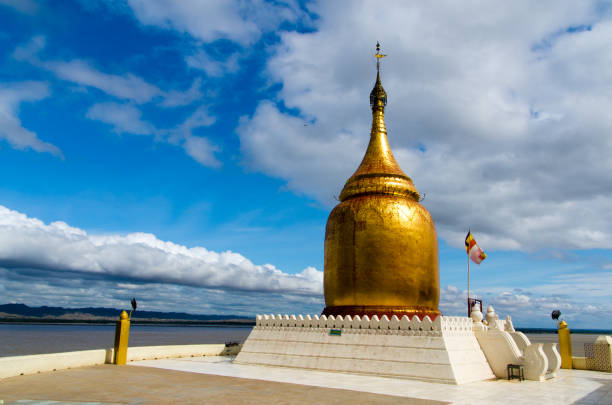bupaya paya - pagoda bagan tourism paya fotografías e imágenes de stock