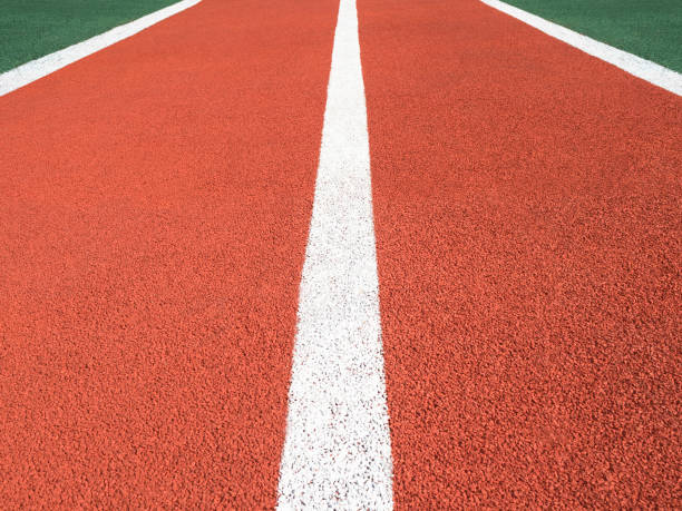 красный фон беговой дорожки - sports competition format outdoors macro stadium стоковые фото и изображения