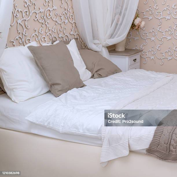 https://media.istockphoto.com/id/1210382698/photo/double-bed-in-the-bedroom-with-two-pillows.jpg?s=612x612&w=is&k=20&c=SvNw1p8XpAYq1y05_-V2ueXqzJMlsSlC7qb-7BmHbbU=