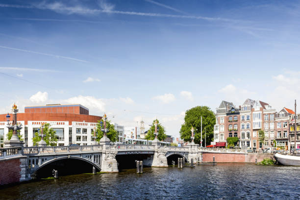 istock Blauwbrug in Amsterdam 1210400186