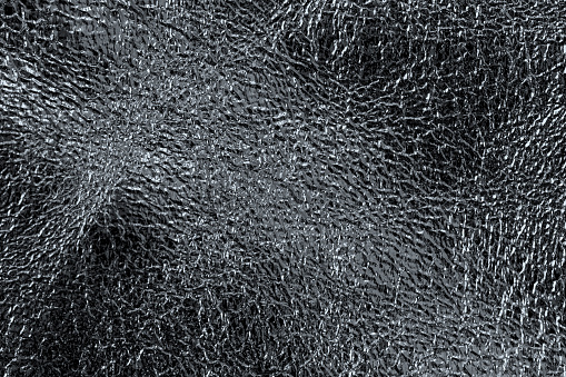 Textura de charol genuino con arrugas, fondo negro photo