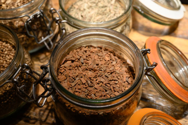 istock Tastes of gin, botanicals ingredients for gin distillery process, pot with dried orris root 1210408645