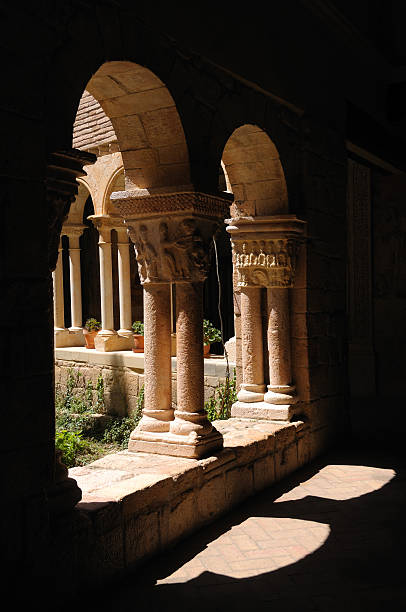 istock Romanesque cloister in Alquezar, Spain 121041105