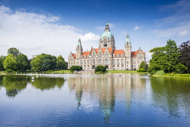 New city hall Hanover with reflection in the Maschteich in the Maschpark New Hanover City Hall reflected in the Maschteich near Maschsee lake hanover germany stock pictures, royalty-free photos & images