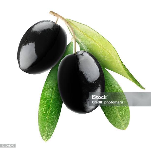 Aceitunas Negro Sobre Fondo Blanco Foto de stock y más banco de imágenes de Aceituna - Aceituna, Aceituna negra, Alimento