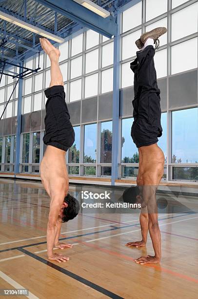 Gymnastic Stockfoto und mehr Bilder von Beweglichkeit - Beweglichkeit, Bildkomposition und Technik, Boden