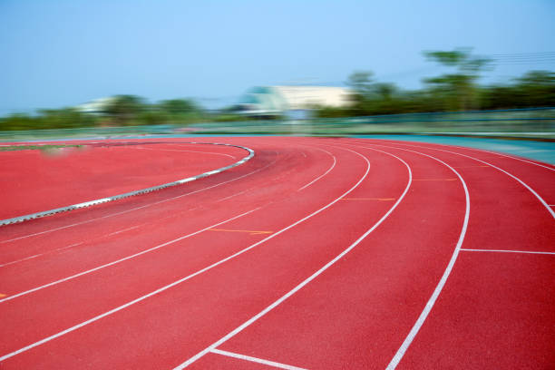 Running track with three lanes, Running track with red lanes